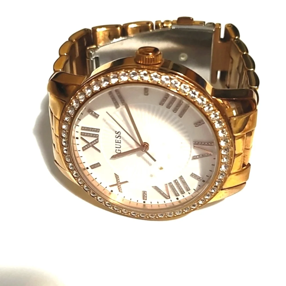 GUESS WOMEN'S GOLD-TONE GENUINE CRYSTAL QUARTZ SIZES 6 - 6.75